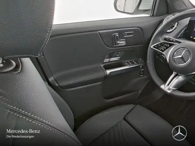 Mercedes-Benz EQB 300