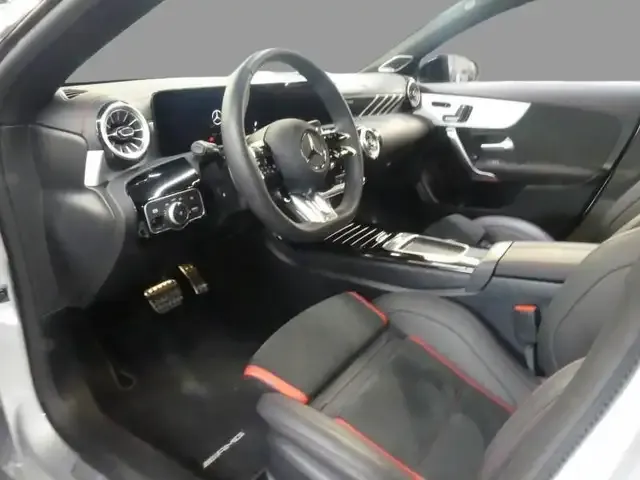 Mercedes-Benz CLA 35 AMG