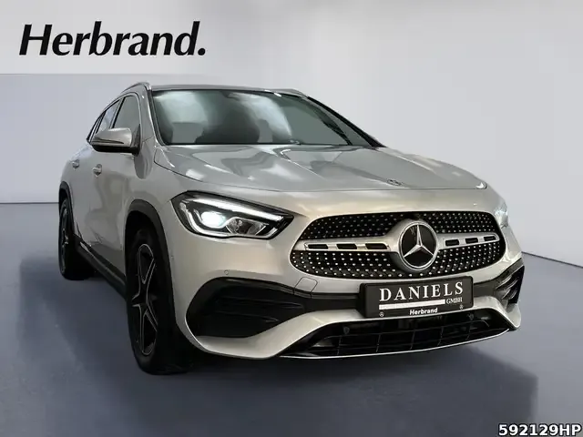 Mercedes-Benz GLA 200