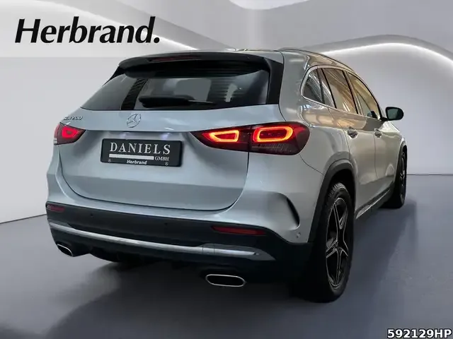 Mercedes-Benz GLA 200