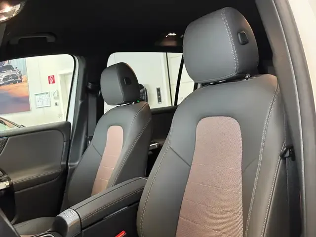 Mercedes-Benz EQB 300