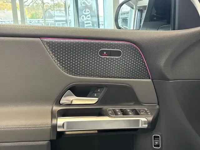 Mercedes-Benz EQB 300