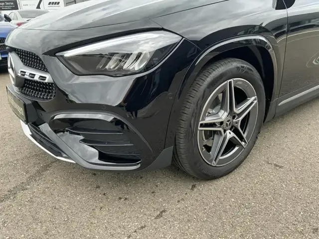 Mercedes-Benz GLA 220