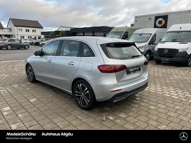 Mercedes-Benz B 220