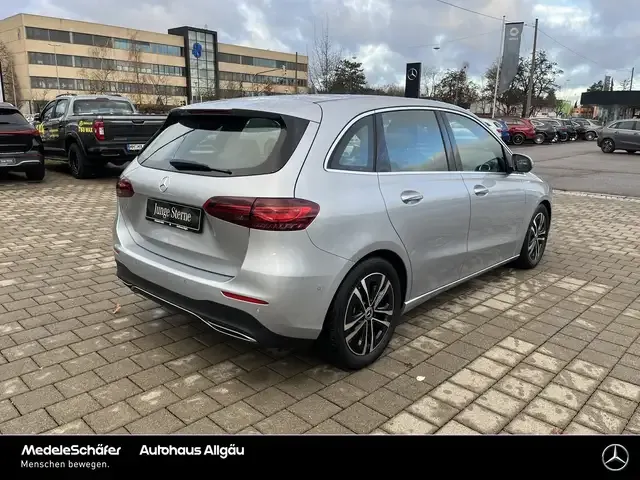 Mercedes-Benz B 220