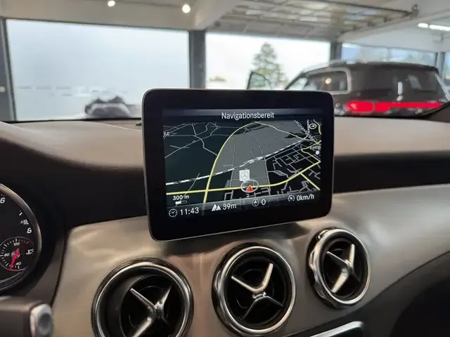 Mercedes-Benz GLA 200