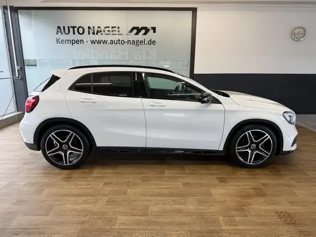 Mercedes-Benz GLA 200