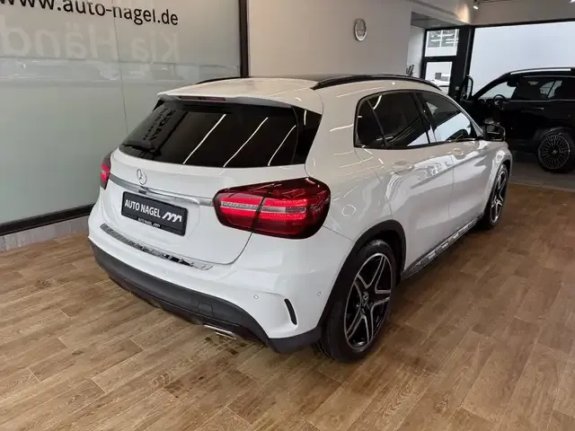 Mercedes-Benz GLA 200
