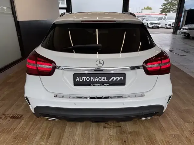 Mercedes-Benz GLA 200