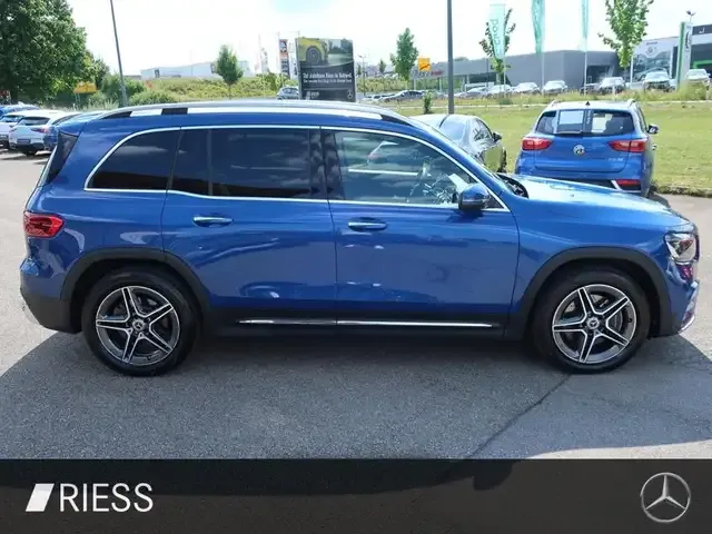 Mercedes-Benz GLB 220