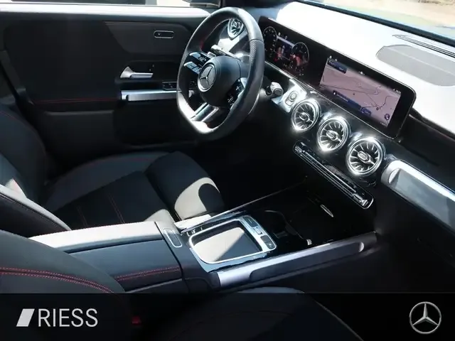 Mercedes-Benz GLB 220