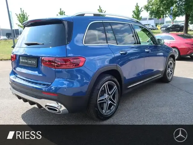 Mercedes-Benz GLB 220