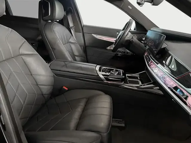 BMW i7