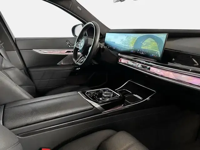 BMW i7