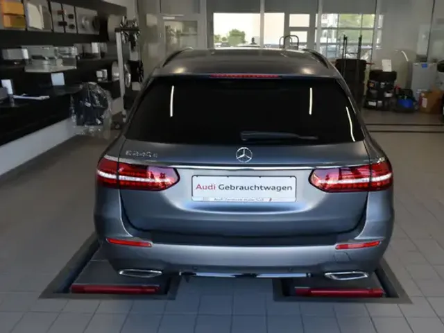 Mercedes-Benz E 220