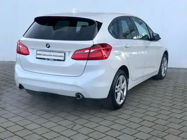 BMW 225