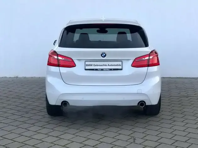 BMW 225