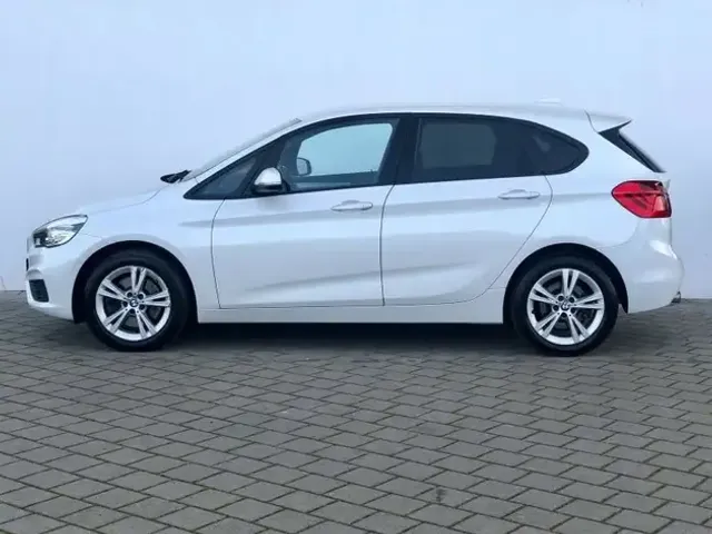BMW 225