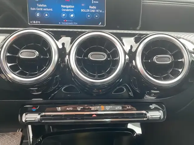 Mercedes-Benz CLA 180