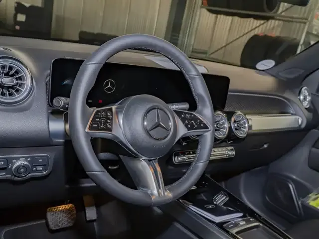 Mercedes-Benz GLB 200