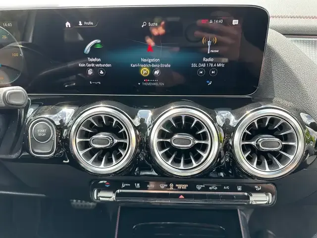 Mercedes-Benz EQA 300