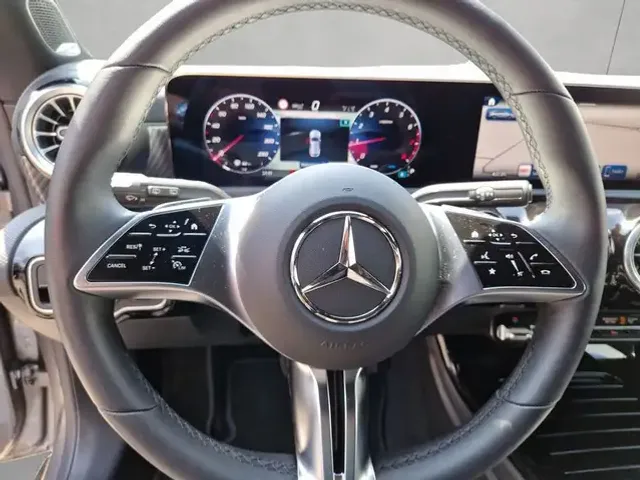 Mercedes-Benz CLA 180