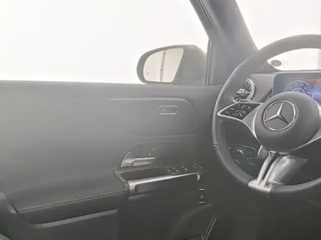 Mercedes-Benz EQB 300