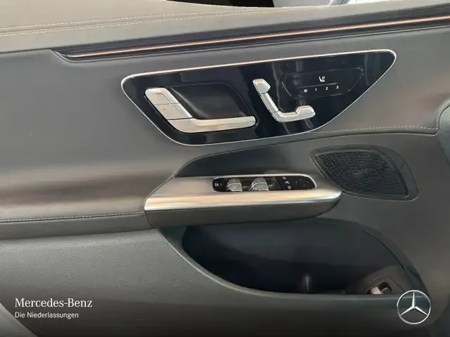 Mercedes-Benz EQE 300