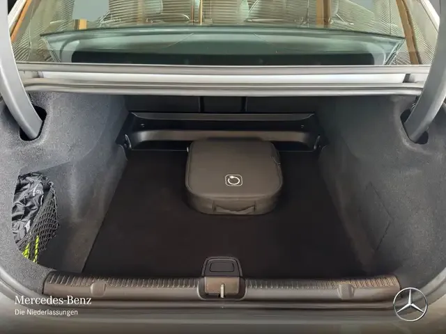 Mercedes-Benz EQE 300