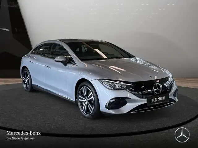 Mercedes-Benz EQE 300