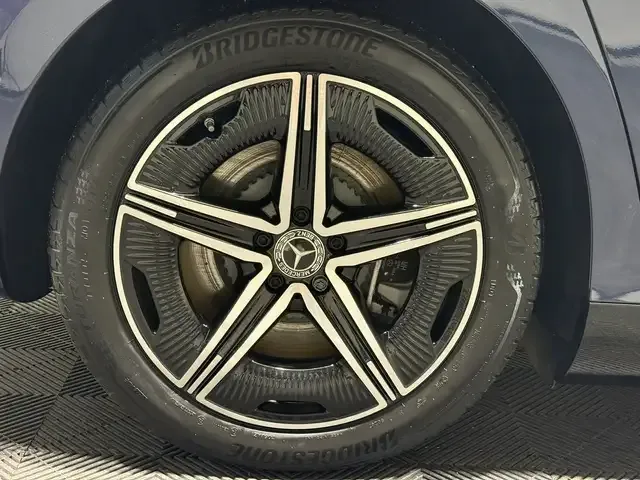 Mercedes-Benz EQE 300