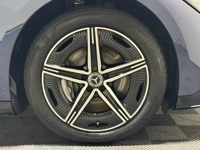 Mercedes-Benz EQE 300