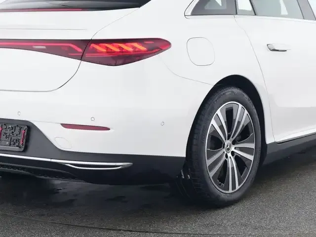 Mercedes-Benz EQE 300