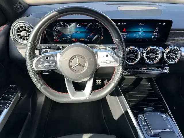 Mercedes-Benz GLB 220