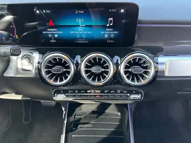 Mercedes-Benz GLB 220