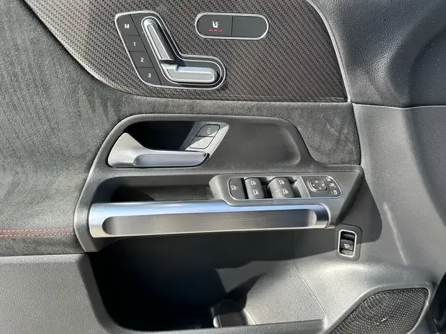 Mercedes-Benz GLB 220