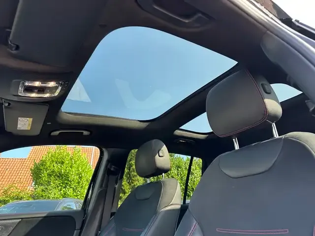 Mercedes-Benz GLB 220