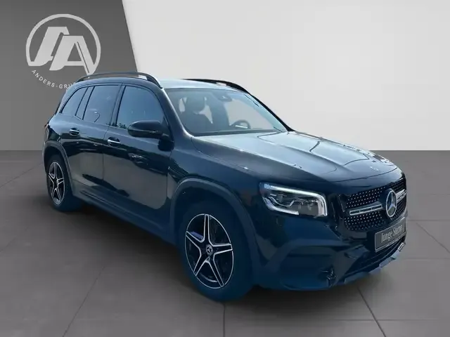 Mercedes-Benz GLB 220