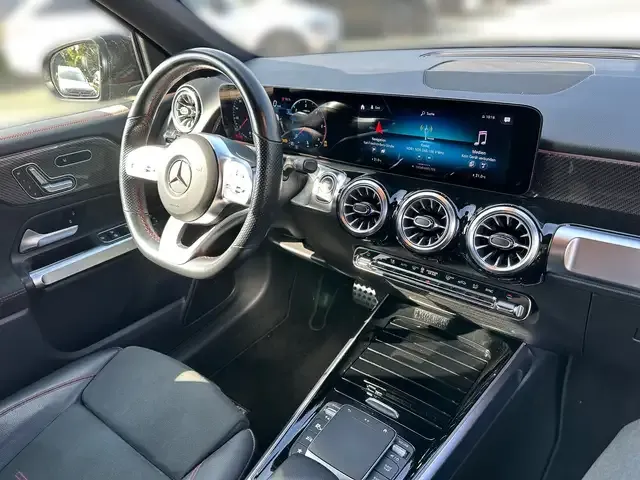 Mercedes-Benz GLB 220