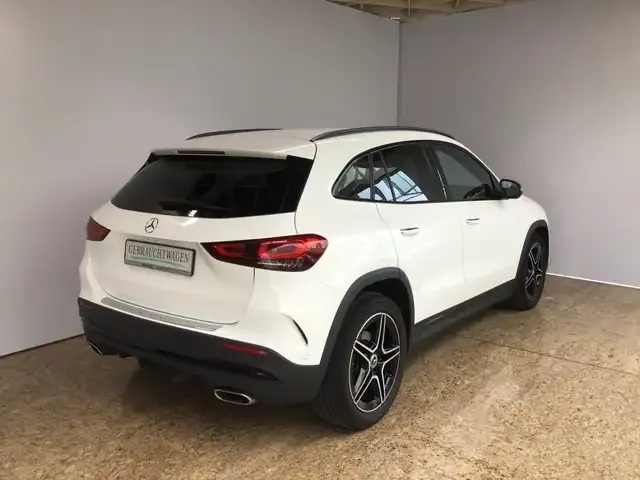 Mercedes-Benz GLA 200