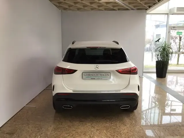 Mercedes-Benz GLA 200