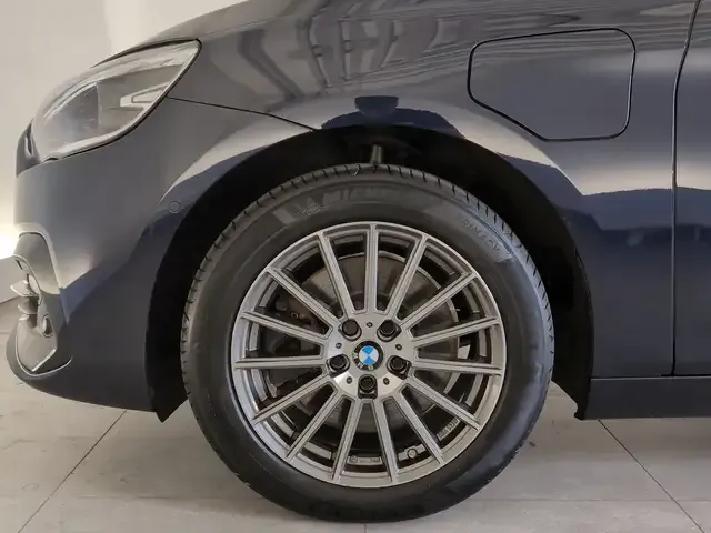 BMW 225
