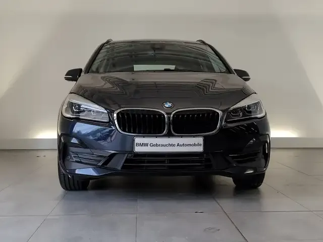 BMW 225