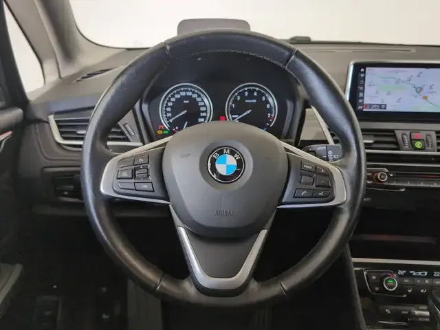 BMW 225