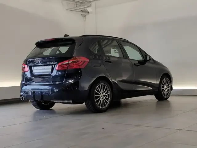 BMW 225