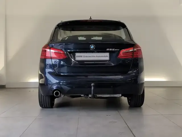 BMW 225
