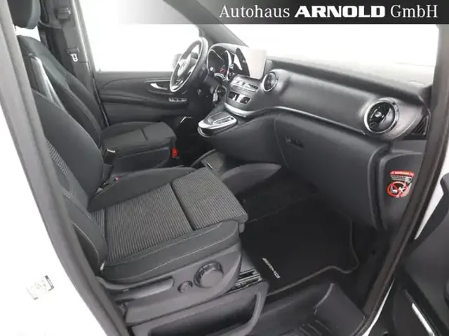 Mercedes-Benz V 220