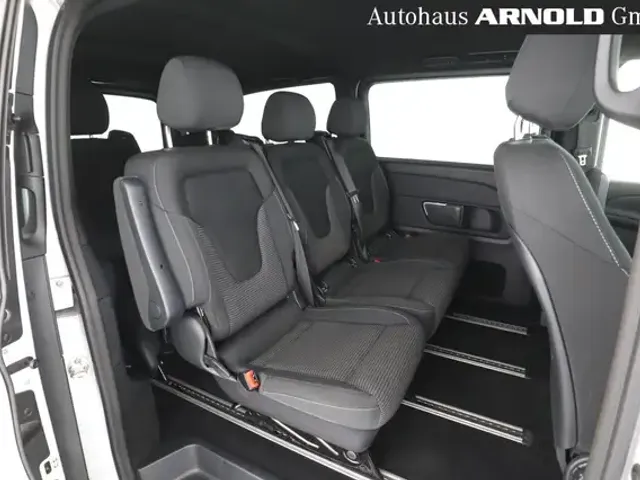 Mercedes-Benz V 220