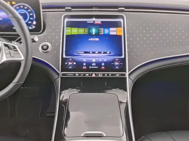 Mercedes-Benz EQE 300