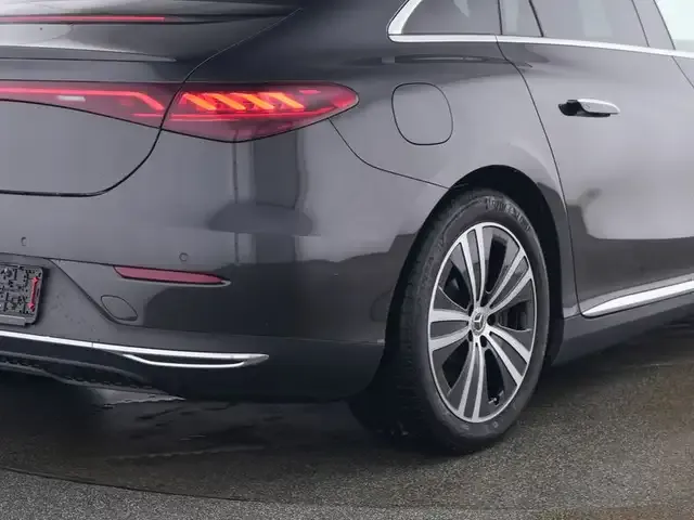 Mercedes-Benz EQE 300